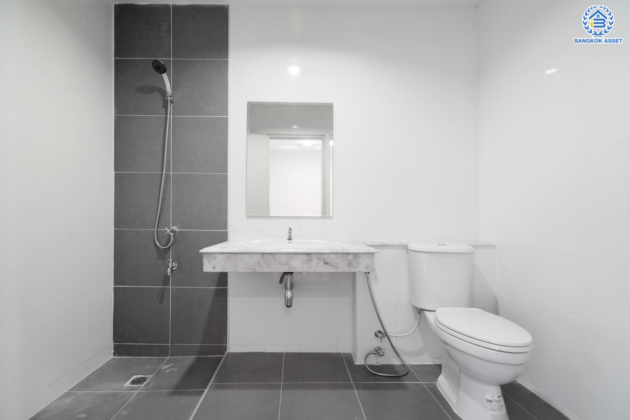 บ้านมือสองตกแต่งใหม่ ม.บุศรินทร์ วงแหวน (บ้านกล้วย-ไทรน้อย) แบรนด์ L&H เนื้อที่ 20.8 ตร.ว. ฟังก์ชัน 3 ห้องนอน 2 ห้องน้ำ ตอบโจทย์ทุกการอยู่อาศัย ใกล้เซ็นทรัลเวสต์เกต และ รถไฟฟ้า "สถานีคลองบางไผ่"